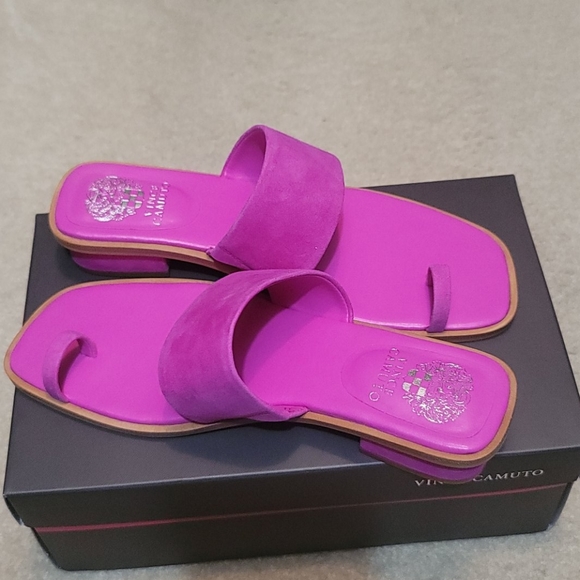 VINCE CAMUTO LOOP HEELED SANDALS FUSHIA - Picture 4 of 12